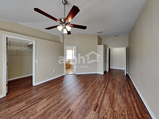 Building Photo - 6243 Blue Runner Ct