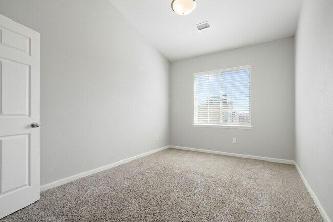 Building Photo - Spacious 3 bedroom in gated community