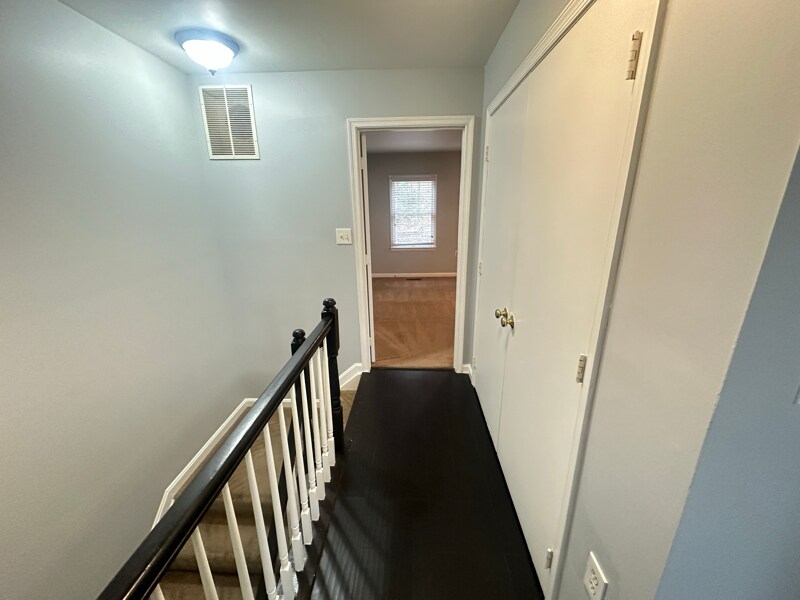 Building Photo - 814 Hr Dr SE