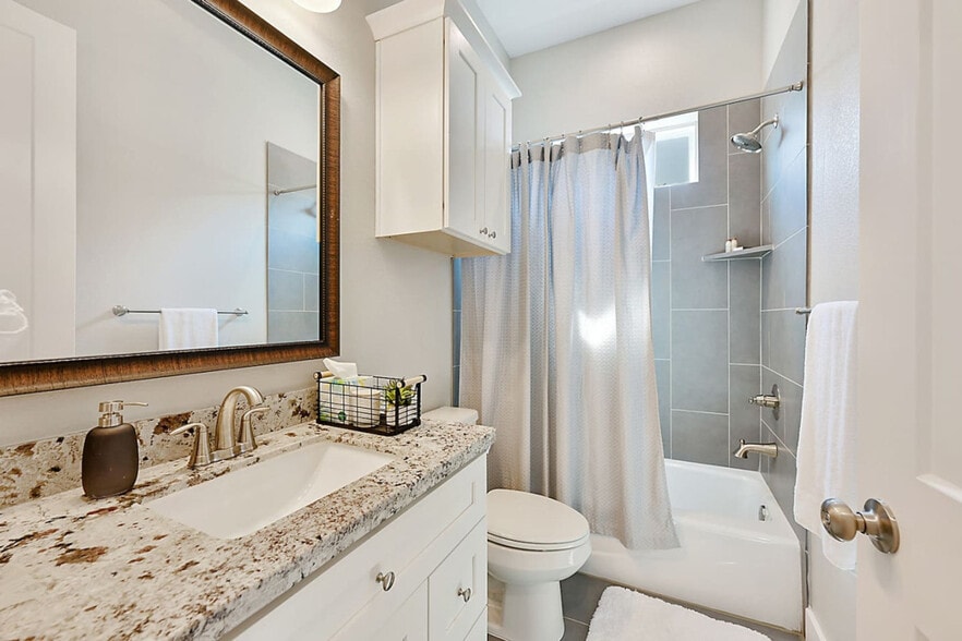 Building Photo - 105 Anderson St