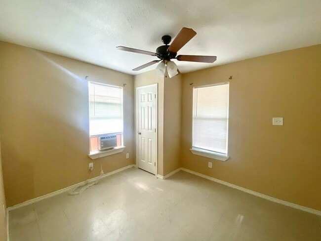 Building Photo - Adorable 2 bedroom 1 bath near Confluence ...