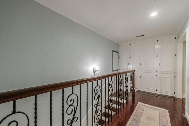 Building Photo - 8638 Oakford Dr