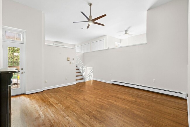 Primary Photo - 211 14TH St