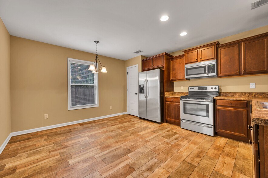 Building Photo - 6208 Mimosa Gardens Dr