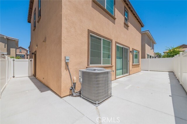 Building Photo - 40277 Birchfield Dr