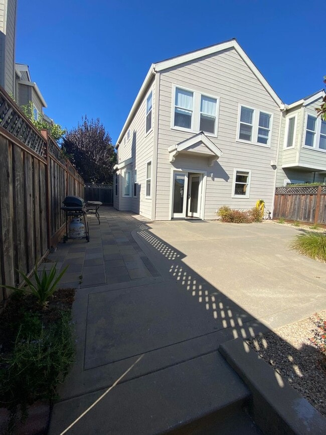 Building Photo - Upper Westside Santa Cruz Duplex