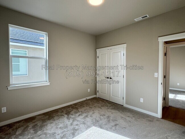 Building Photo - 3592 Stardust St