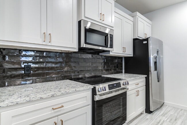 Building Photo - Brand new townhomes in Frenship East!