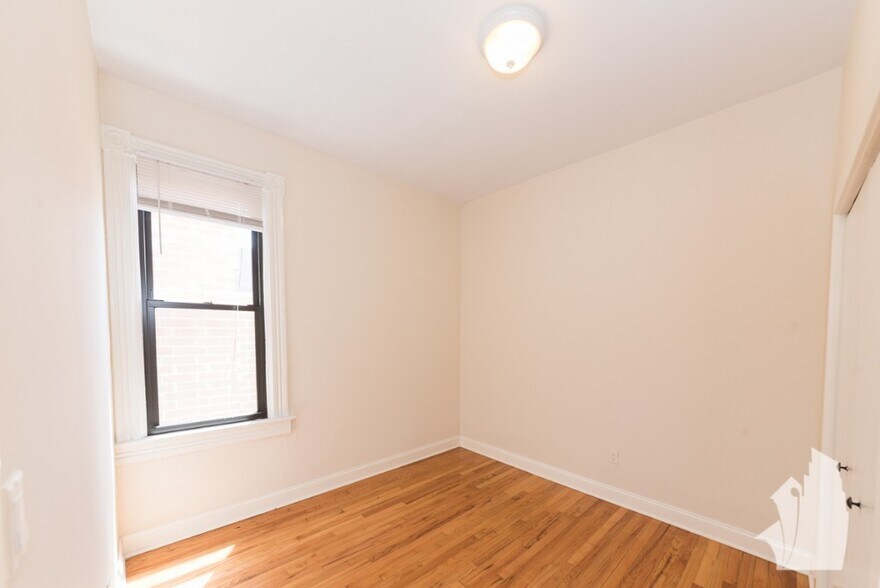 Building Photo - 2954 N Racine Ave