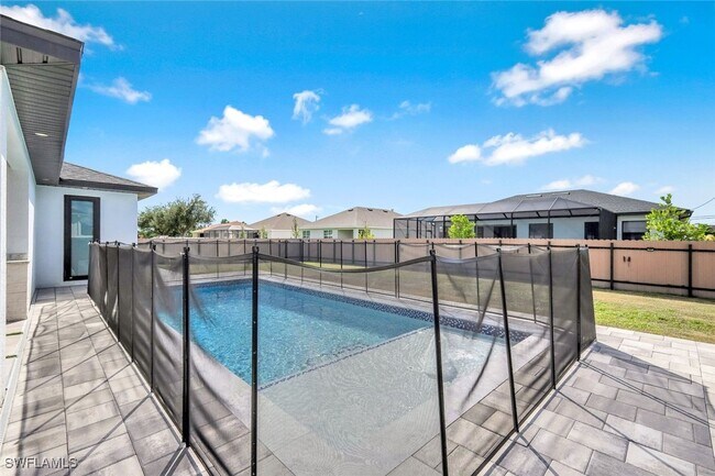 Building Photo - 502 SW 25th Pl