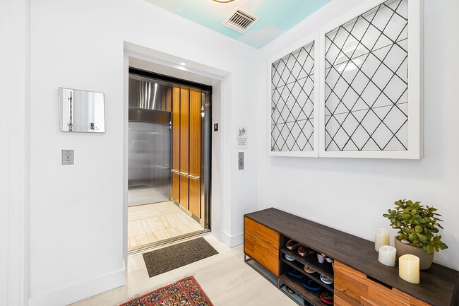 Building Photo - 1155 N Gulfstream Ave