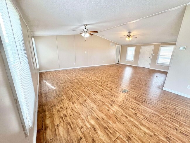 Building Photo - 285 CR 112