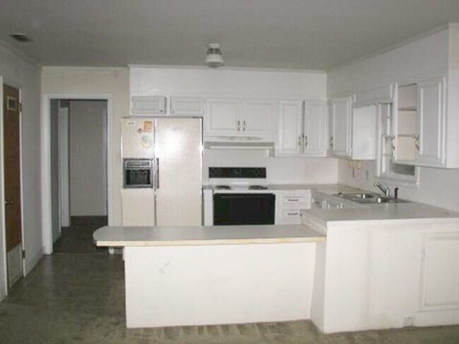 Building Photo - 3 bedroom 2 bath home
