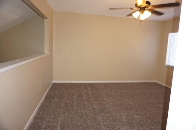 Building Photo - 2 Bedroom 2 Bathroom Townhome near NAS Jax