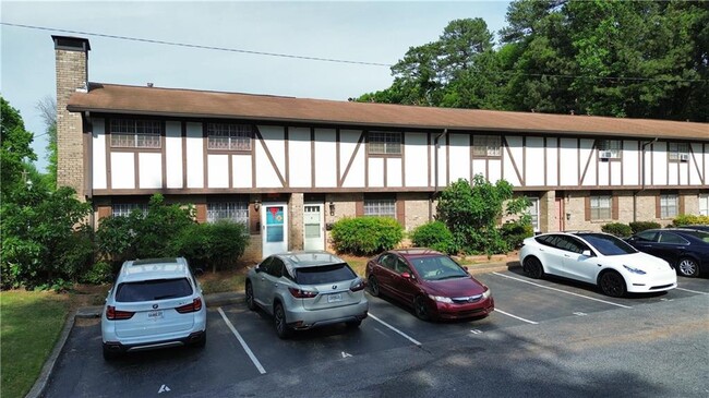 Building Photo - 2956 N Dekalb Dr