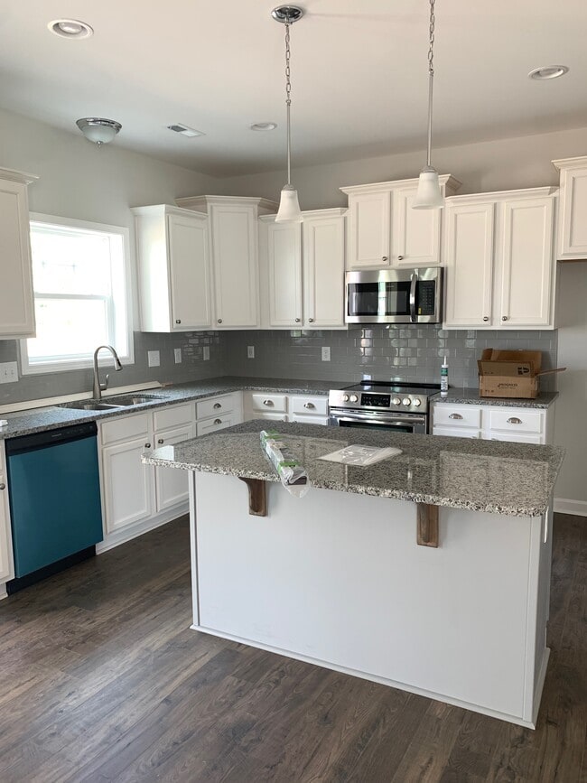 Building Photo - 3075 Wilton Wy