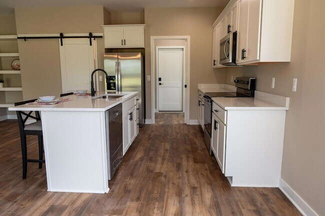 Building Photo - 8456 Oak Shade Ct