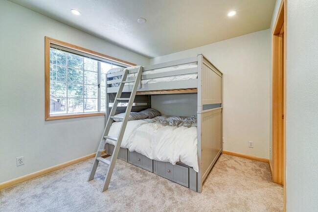 Building Photo - 14474 Northwoods Blvd