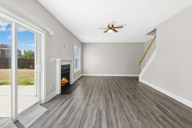 Building Photo - Charming and Freshly Updated Cul-de-Sac Home in Sanford!