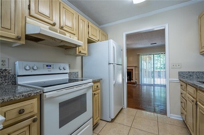 Building Photo - 2928 Governors Ct