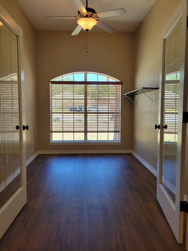 Building Photo - Huge 1/2 acre lot on cul de sac!  White Ro...