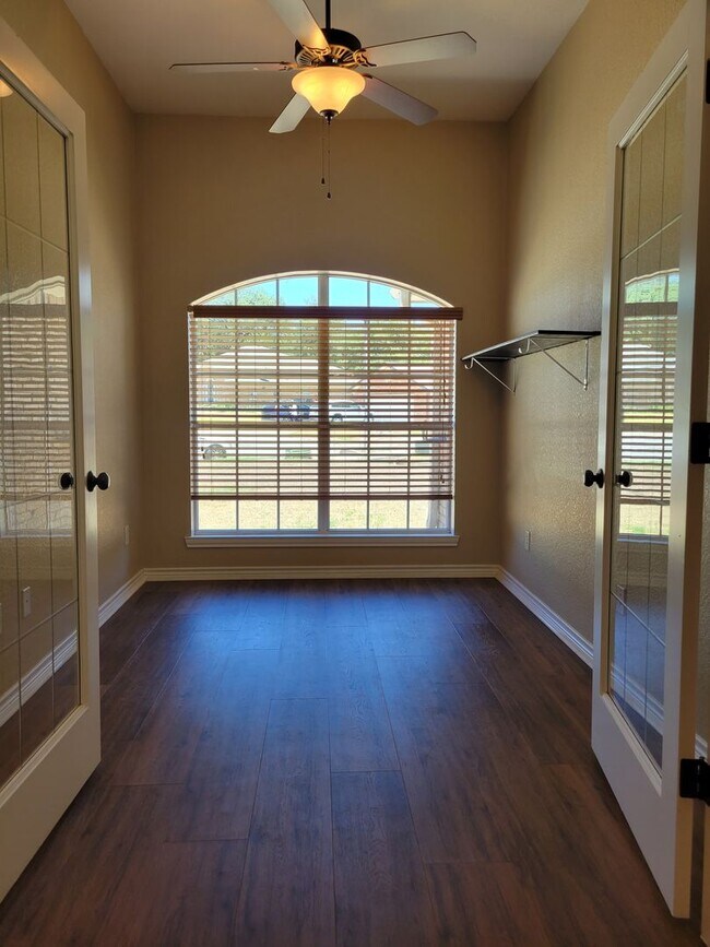 Building Photo - Huge 1/2 acre lot on cul de sac!  White Rock Estates!