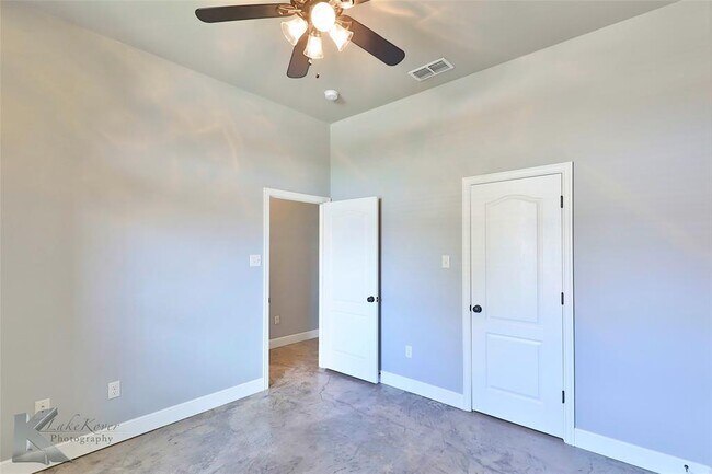 Building Photo - 3810 Carrera Ln
