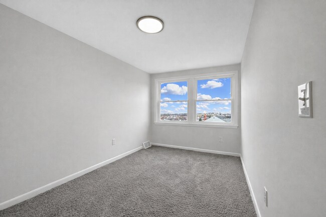 Building Photo - Spacious 3BR Home with Finished Basement & Flex Space