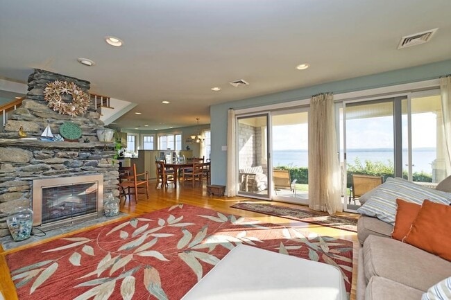 Building Photo - 73 Bayside Ave