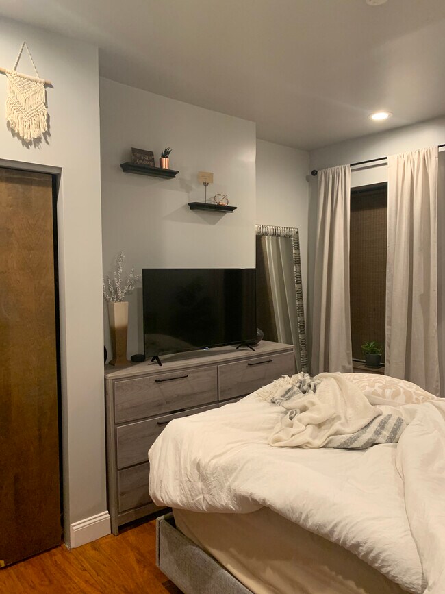 Building Photo - 3145 Spring Way