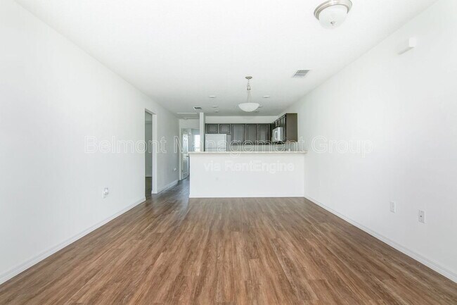 Building Photo - 272 Hart Ln