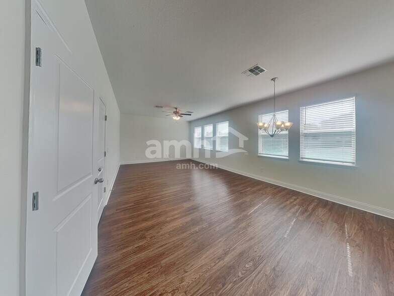 Building Photo - 1353 Mount Logan Dr