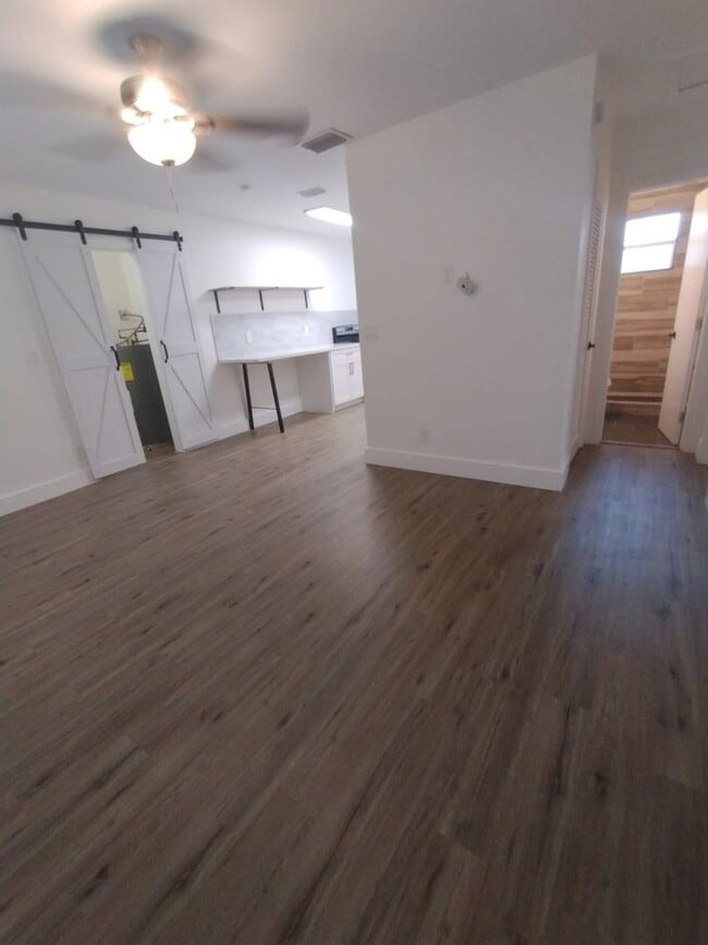 Building Photo - Beautifully Updated 2-Bedroom Home in Prim...