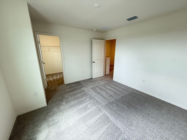 Building Photo - Lake Wales Towhhome