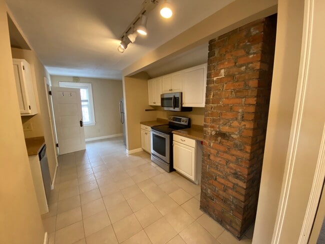 Kitchen - 1471 Grand Ave