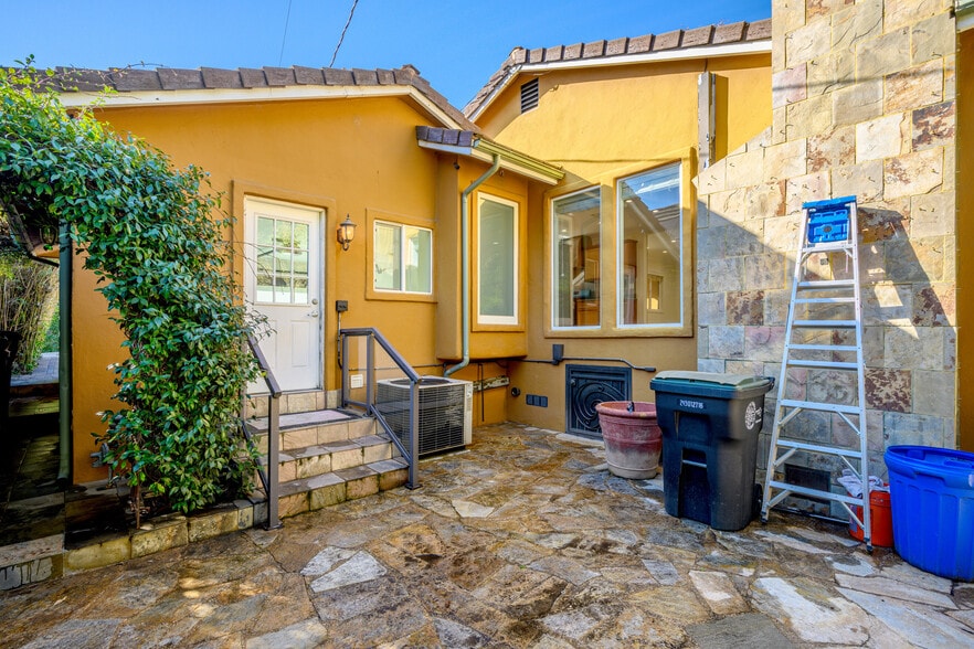 Building Photo - 1544 Golf Club Dr