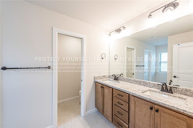 Building Photo - 142 N Broyles Ave