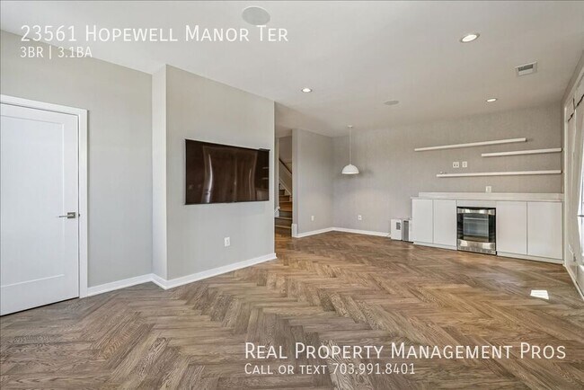 Building Photo - 23561 Hopewell Manor Terrace