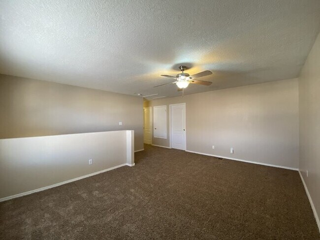 Building Photo - 2 Story - Master on Main Floor - Loft Upst...
