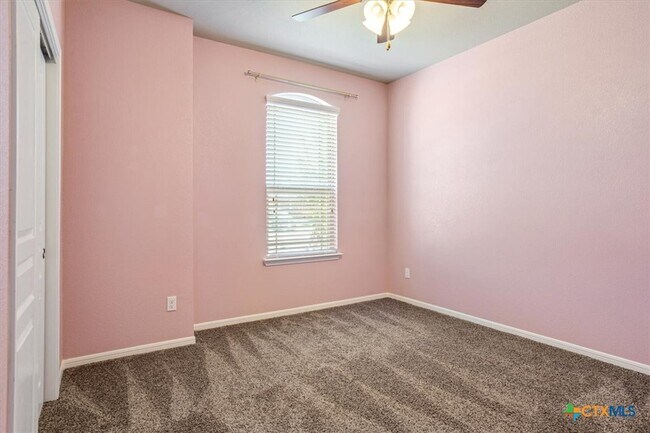 Building Photo - 515 Cross Dr.