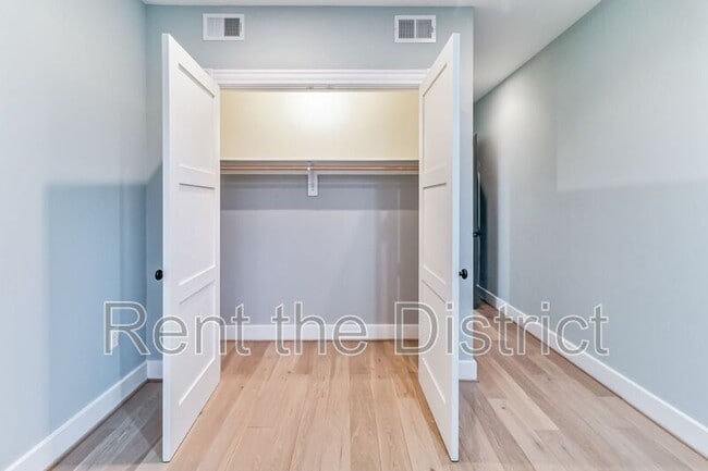 Building Photo - 1239 Kenyon St NW