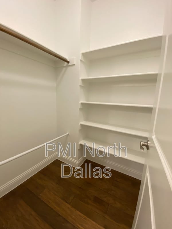 Building Photo - 6909 Royal View Dr