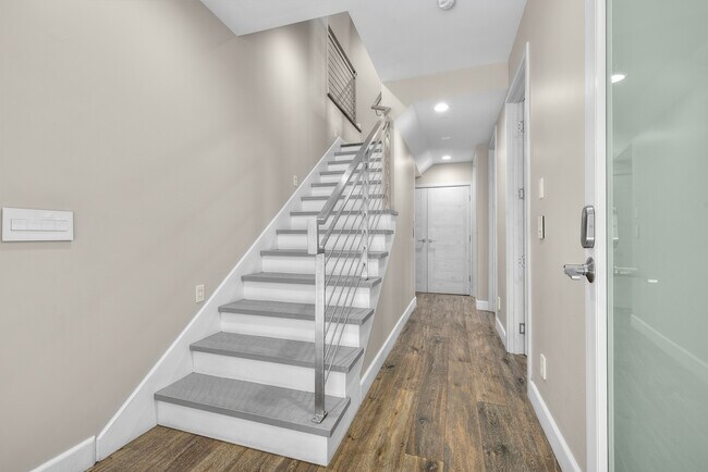 Building Photo - 2415 Carnegie Ln