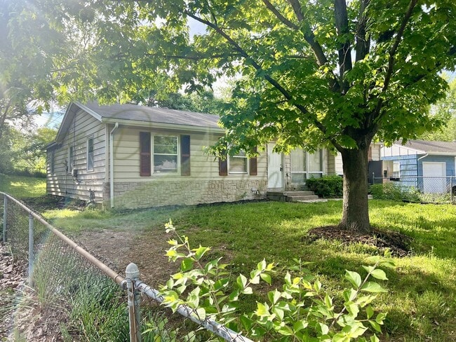 Building Photo - RANCH STYLE HOME!!!