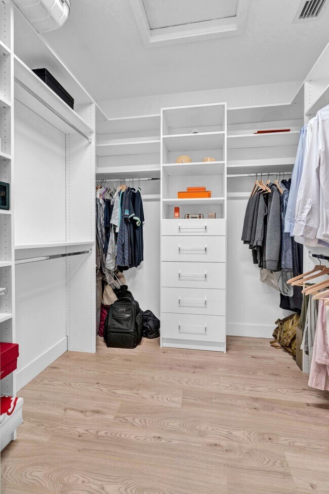 Building Photo - 8239 Oceanus Dr