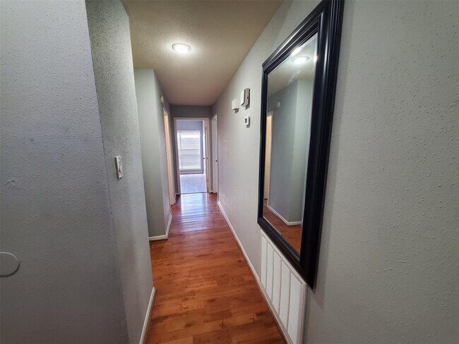 Building Photo - 1818 Augusta Dr