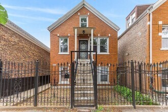 Building Photo - 2450 S Whipple St
