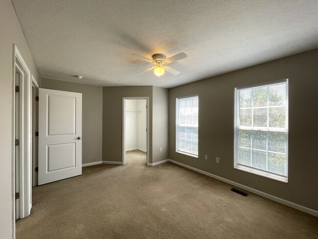 Building Photo - 5580 Crystal Falls St