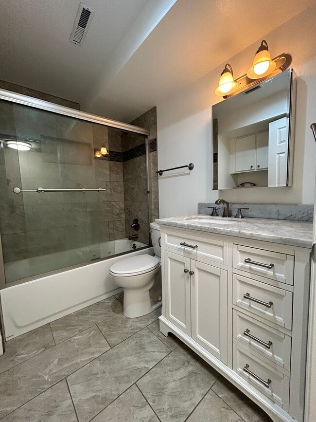 Building Photo - 1438 Hover St