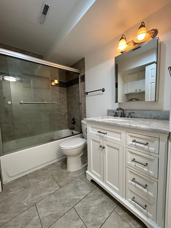 Building Photo - Spacious 2Br/1.5Ba End-Unit Townhome with Carport & Extra Storage